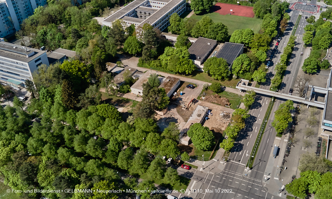 10.05.2022 - Luftbilder von der Baustelle Haus für Kinder in Neuperlach
